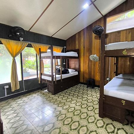 Hostel Casa De Las Palmas Tours Leticia Dış mekan fotoğraf