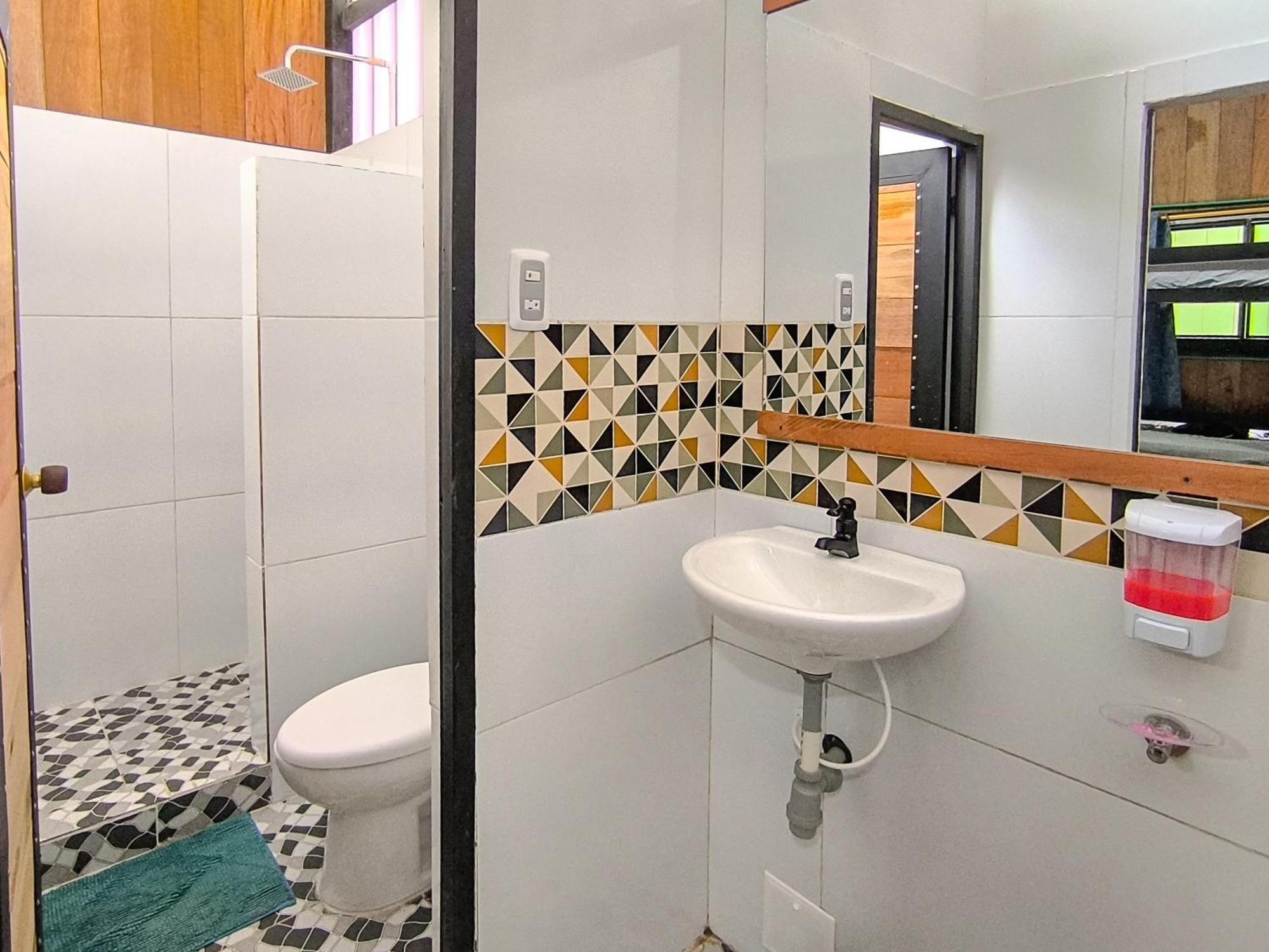 Hostel Casa De Las Palmas Tours Leticia Dış mekan fotoğraf